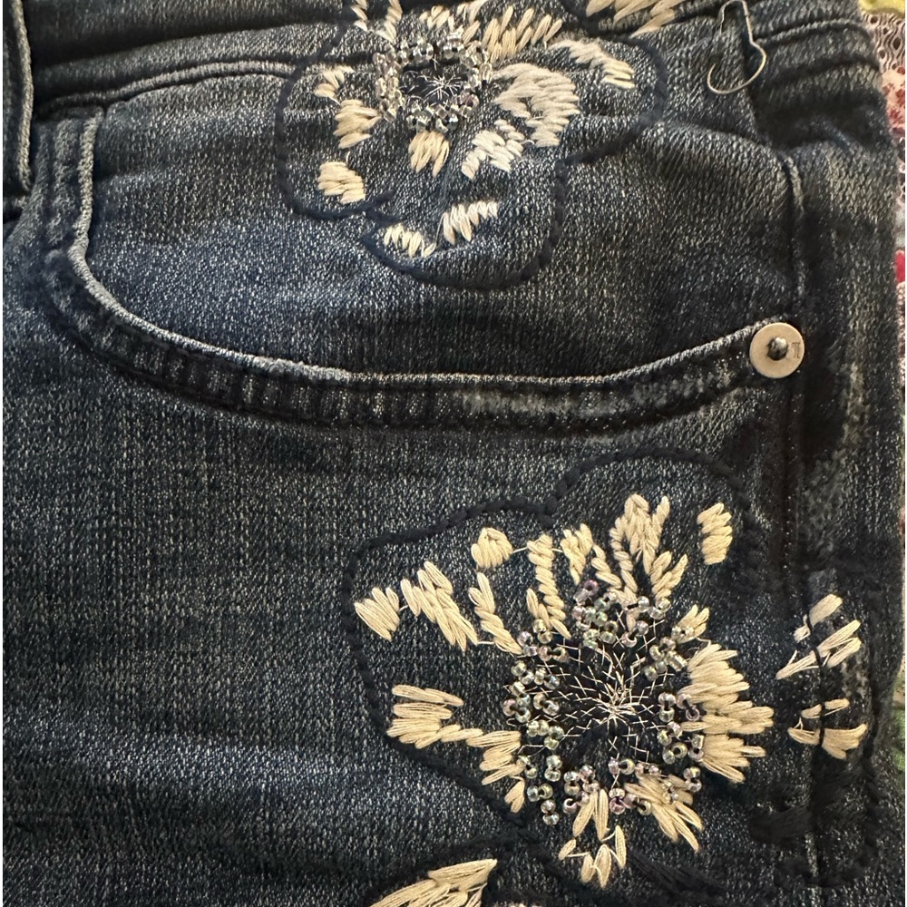 Women’s Slim Boyfriend Pilcro Embroidered Shorts